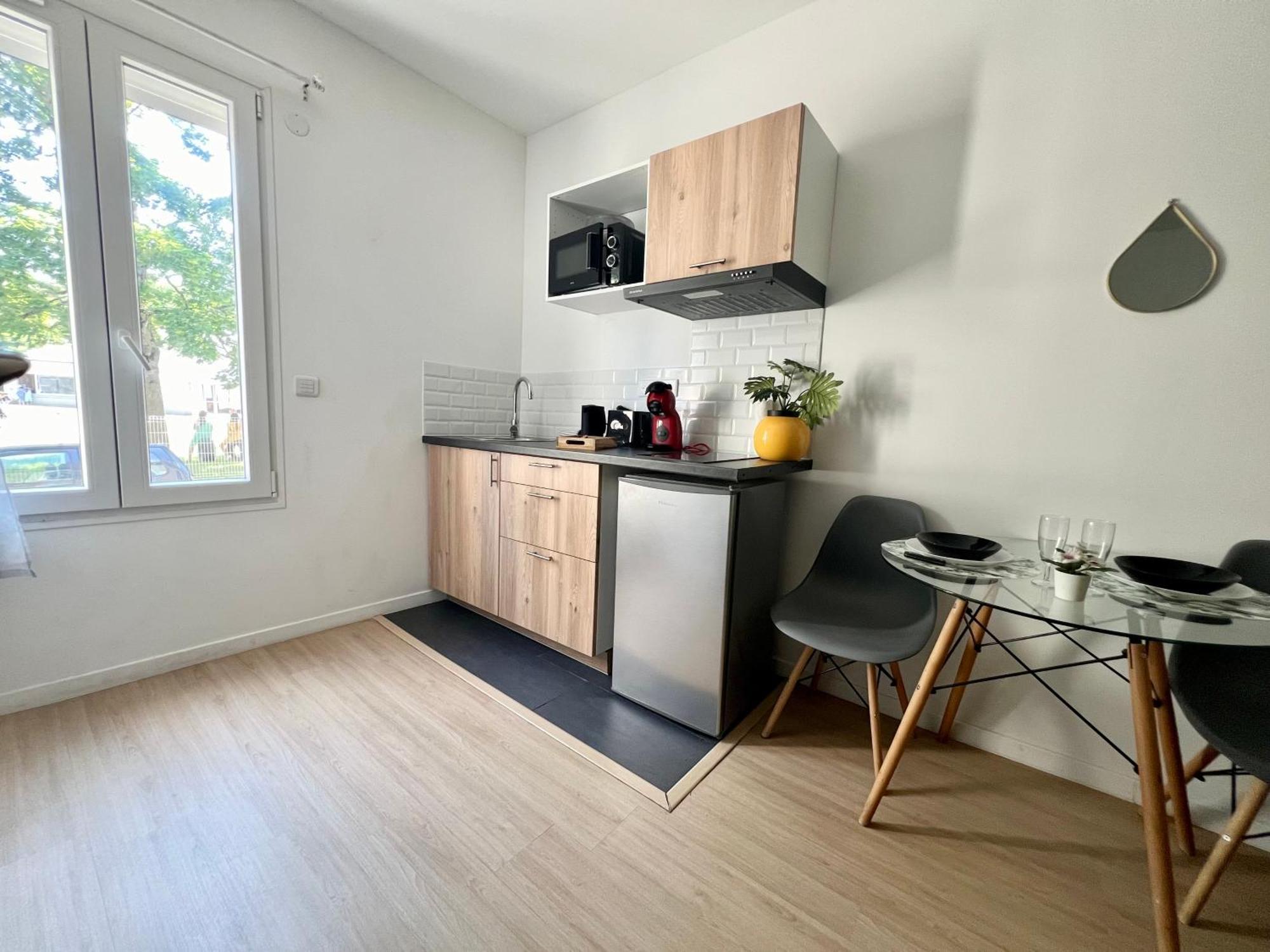 Studios Cozy Proche Gare Tgv Chatellerault Exterior photo