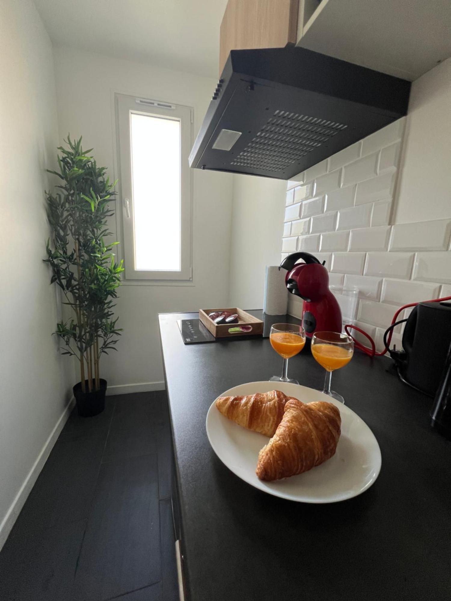 Studios Cozy Proche Gare Tgv Chatellerault Exterior photo