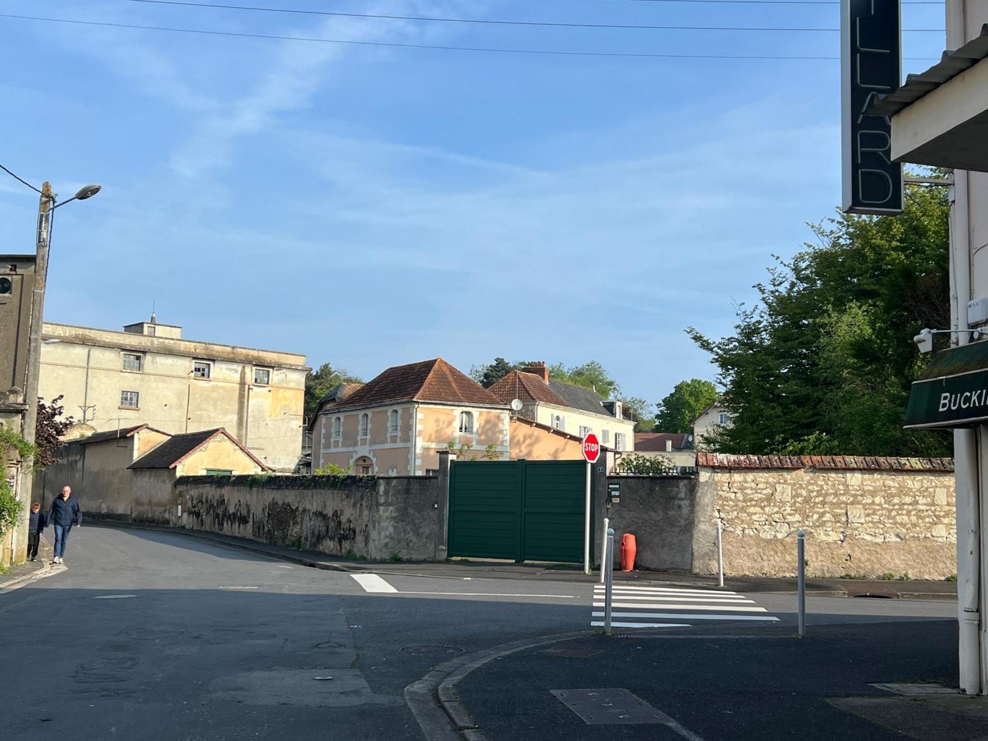 Studios Cozy Proche Gare Tgv Chatellerault Exterior photo